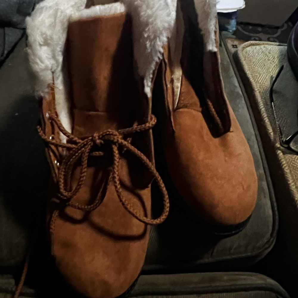 Cozy Tan Ankle Boots with Faux Fur Lining